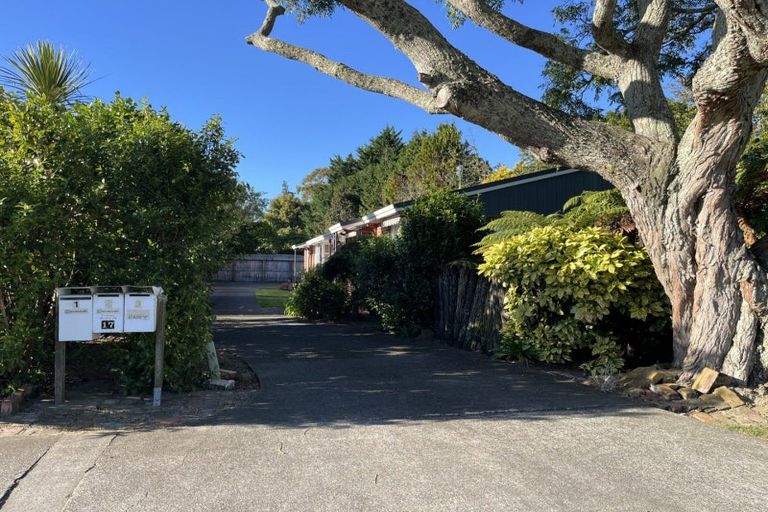 Photo of property in 17 Centennial Drive, Hokowhitu, Palmerston North, 4410