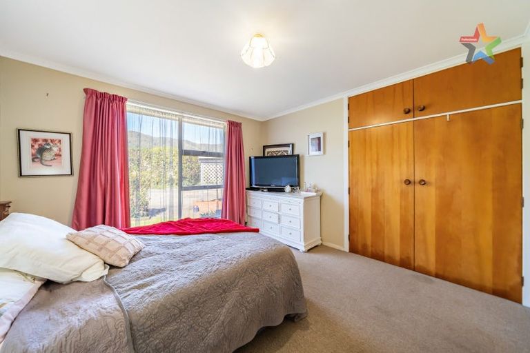 Photo of property in 294a Stokes Valley Road, Stokes Valley, Lower Hutt, 5019