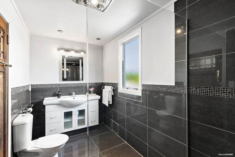Photo of property in 1/164 Rathgar Road, Henderson, Auckland, 0610