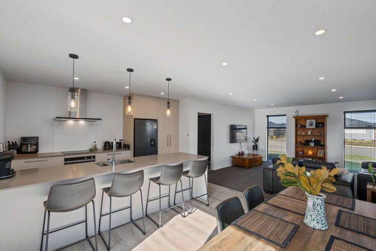 Photo of property in 37 Skibbereen Drive, Halswell, Christchurch, 8025