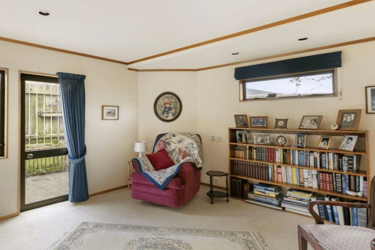 Photo of property in 8 Scorian Close, Karori, Wellington, 6012