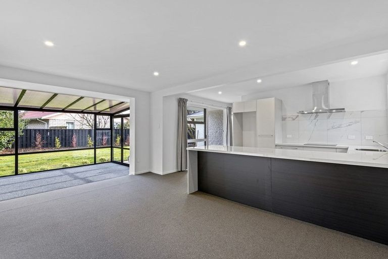 Photo of property in 6b Kaputone Place, Belfast, Christchurch, 8051