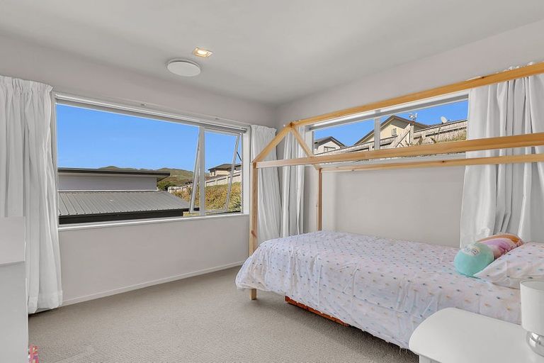 Photo of property in 36 Tongariro Drive, Aotea, Porirua, 5024