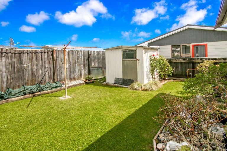 Photo of property in 16 Hunter Street, Westport, 7825