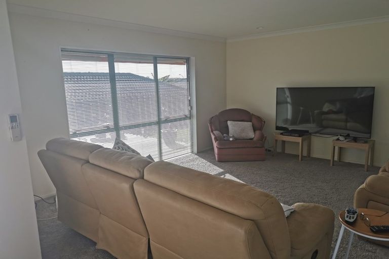 Photo of property in 17 Mili Way, Ranui, Auckland, 0612