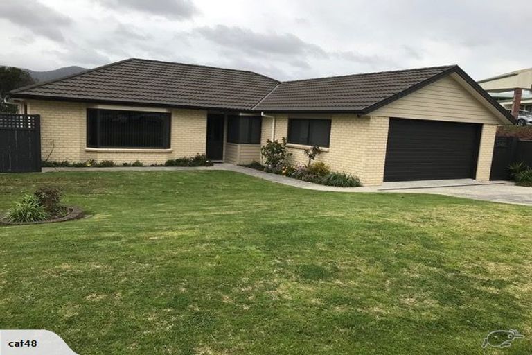 Photo of property in 16 Weka Road, Raumati Beach, Paraparaumu, 5032