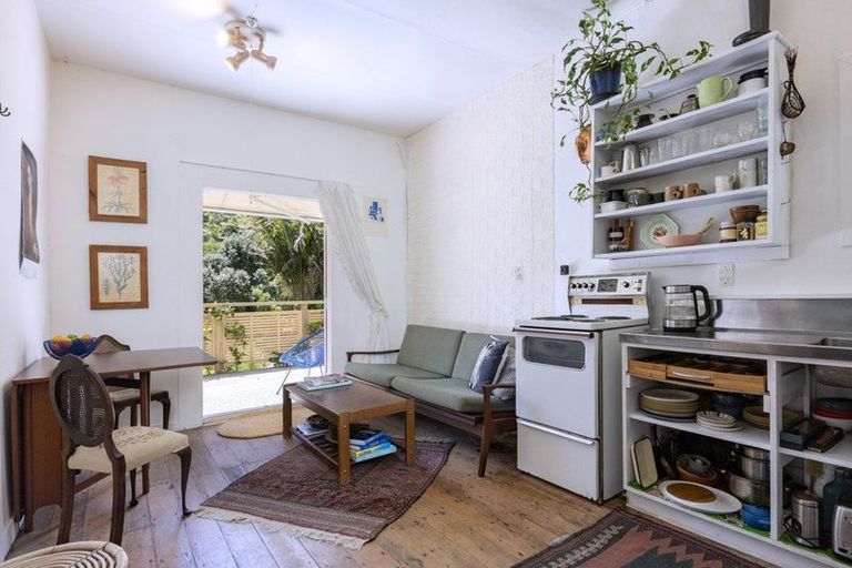 Photo of property in 37 Glenesk Road, Piha, New Lynn, 0772