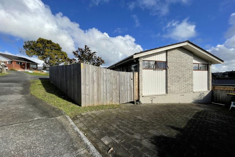 Photo of property in 1/16a Camrose Place, Glenfield, Auckland, 0629