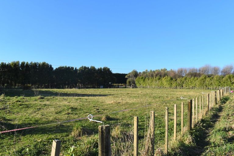 Photo of property in 43 Waikawa Beach Road, Manakau, 5573