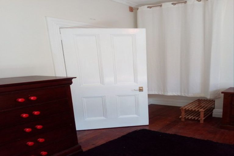 Photo of property in 25 Sutherland Crescent, Melrose, Wellington, 6023