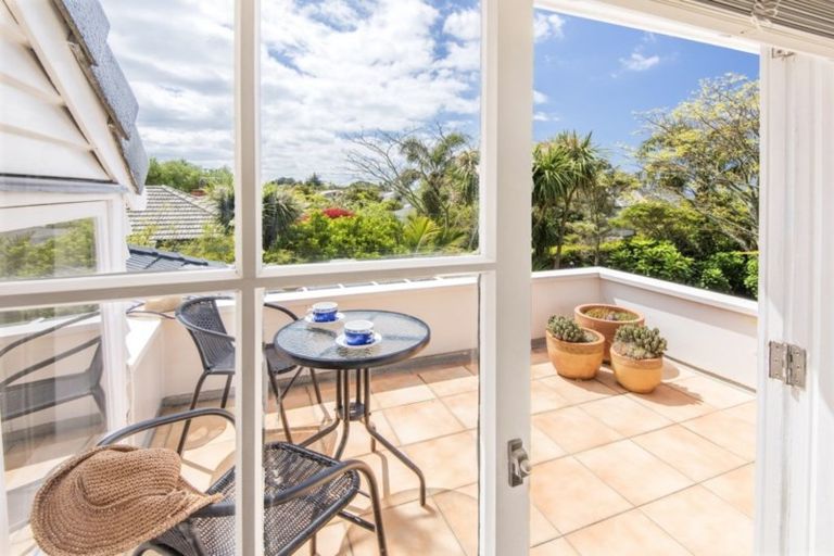 Photo of property in 14 Maleme Avenue, Belmont, Auckland, 0622
