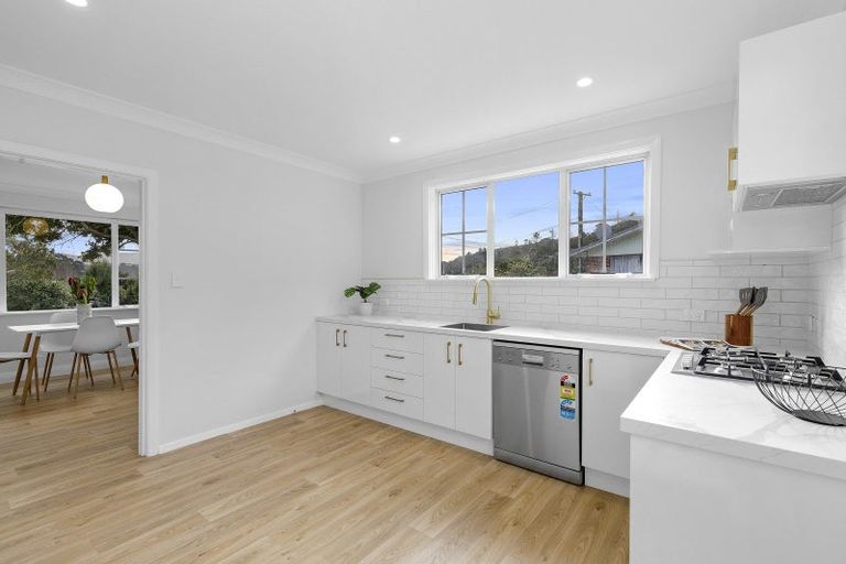 Photo of property in 117 Horoeka Street, Stokes Valley, Lower Hutt, 5019