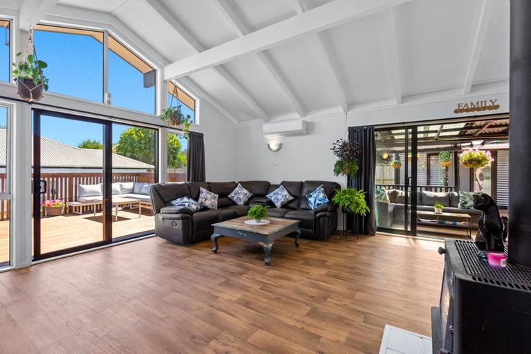 Photo of property in 12 Downer Street, Helensville, 0800