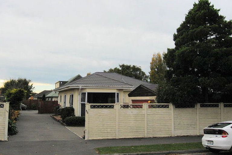 Photo of property in 2/104 Yaldhurst Road, Sockburn, Christchurch, 8042