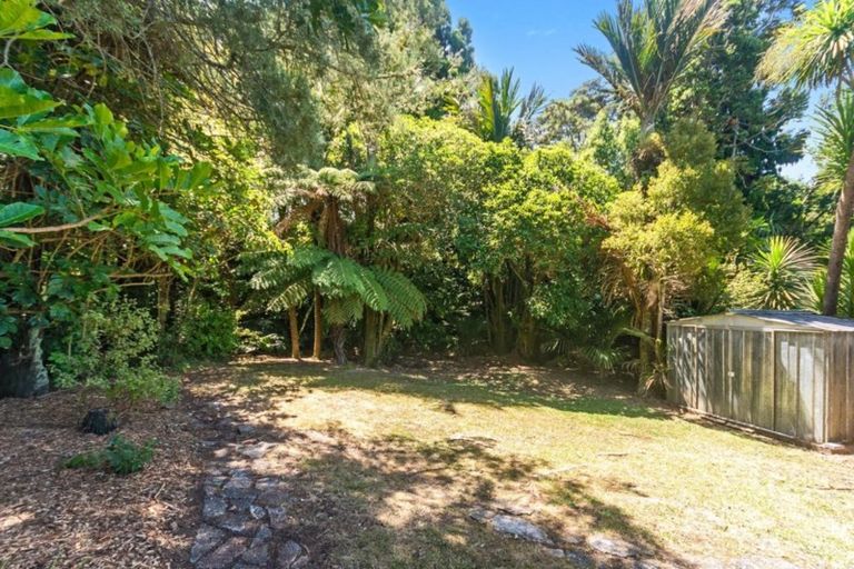 Photo of property in 127 Woodlands Park Road, Titirangi, Auckland, 0604