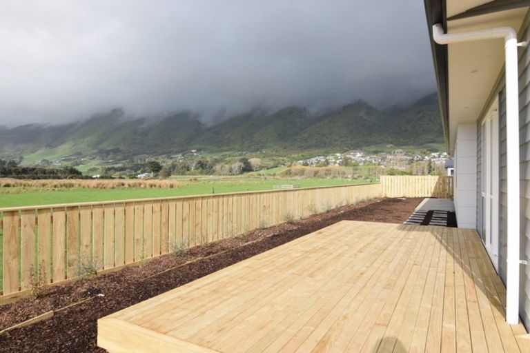 Photo of property in 3 Tapuhikura Street, Waikanae, 5036