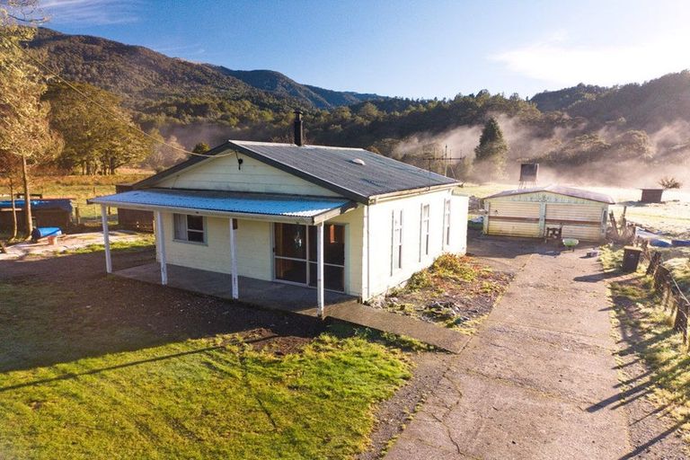 Photo of property in 142 Roa Road, Blackball, 7804