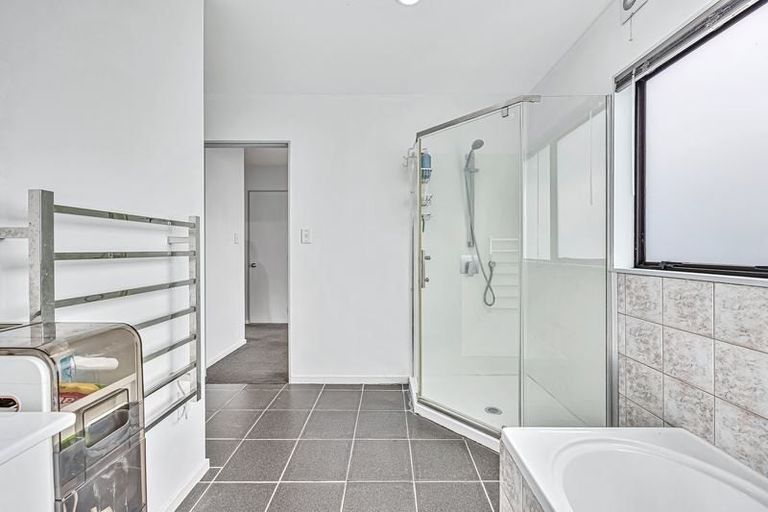 Photo of property in 364a Glenfield Road, Glenfield, Auckland, 0629