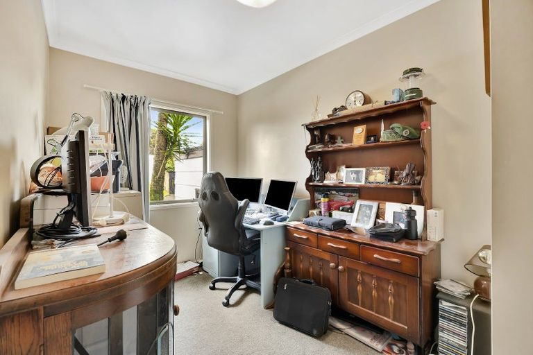 Photo of property in 11 Caulfield Place, Nawton, Hamilton, 3200