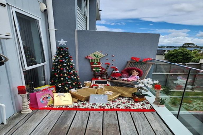 Photo of property in 75 Bordeaux Parade, Te Atatu South, Auckland, 0610