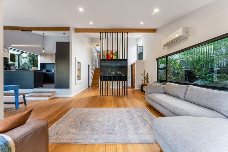 Photo of property in 2/21 Aorangi Place, Birkenhead, Auckland, 0626