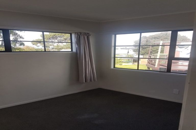 Photo of property in 14 Southview Place, Wattle Downs, Auckland, 2102