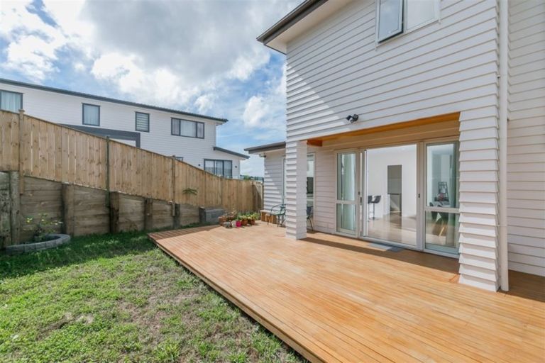 Photo of property in 7 Colliston Rise, Pinehill, Auckland, 0632