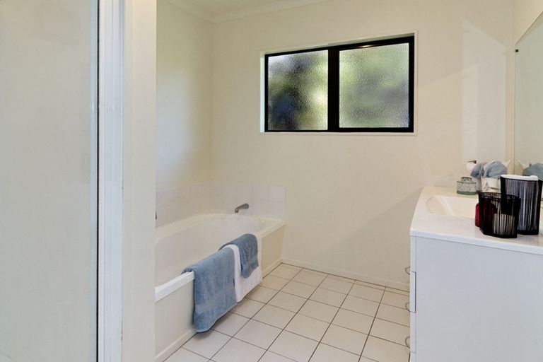 Photo of property in 187a Godley Road, Titirangi, Auckland, 0604