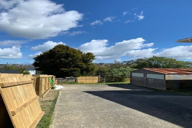 Photo of property in 1/165 Chivalry Road, Glenfield, Auckland, 0629