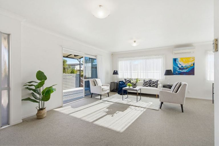Photo of property in 52 Bodi Place, Te Atatu South, Auckland, 0610