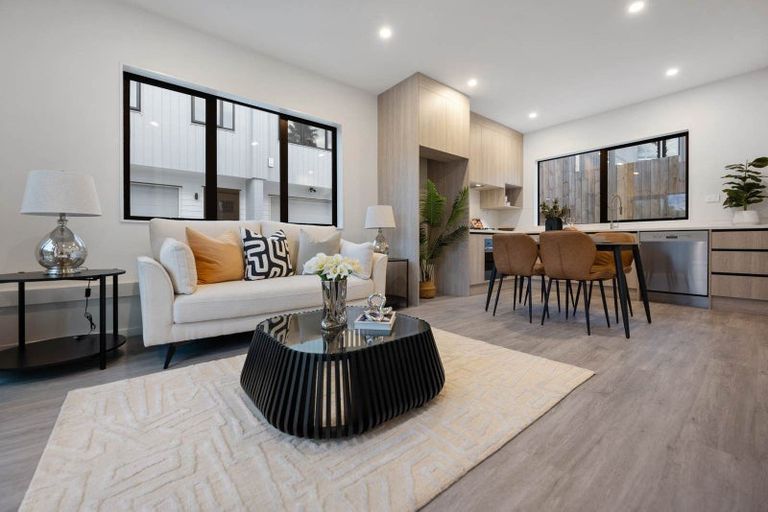 Photo of property in 33c Garadice Road, Rothesay Bay, Auckland, 0630