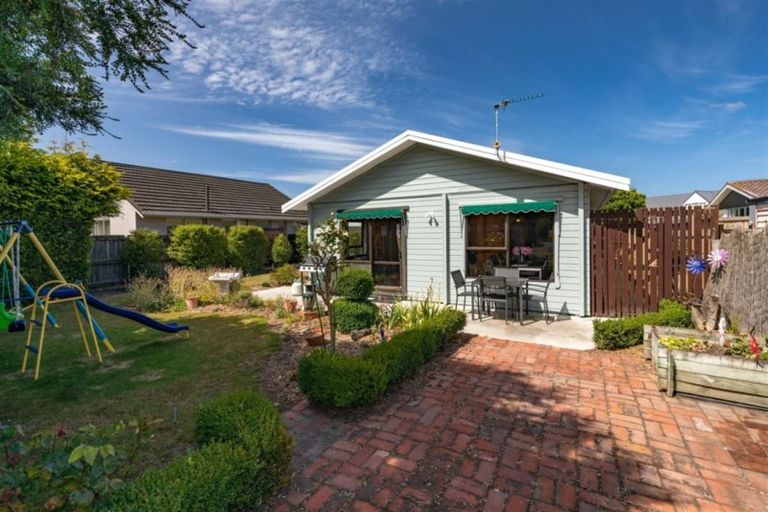 Photo of property in 6 Tracy Place, Redwood, Christchurch, 8051