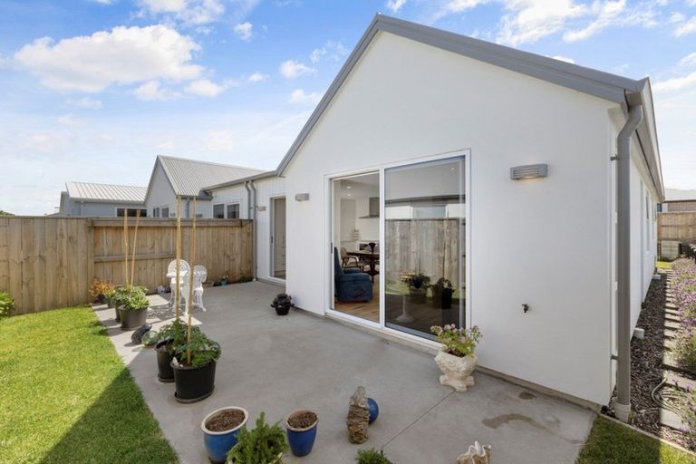 Photo of property in 2 Chain Place, Papamoa, 3118