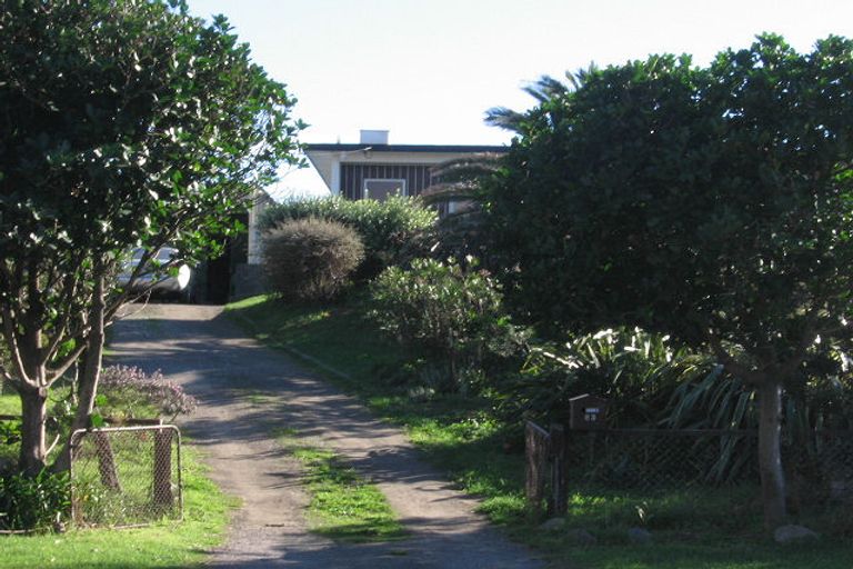 Photo of property in 83 Tutere Street, Waikanae Beach, Waikanae, 5036