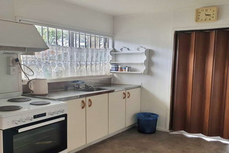 Photo of property in 190 Universal Drive, Henderson, Auckland, 0610