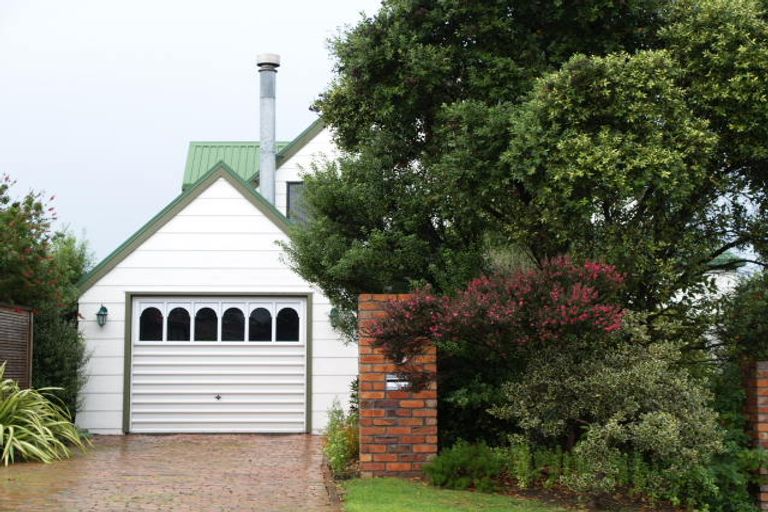 Photo of property in 16 Elliot Street, Howick, Auckland, 2014