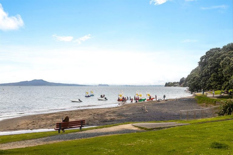 Photo of property in 484 Beach Road, Murrays Bay, Auckland, 0630