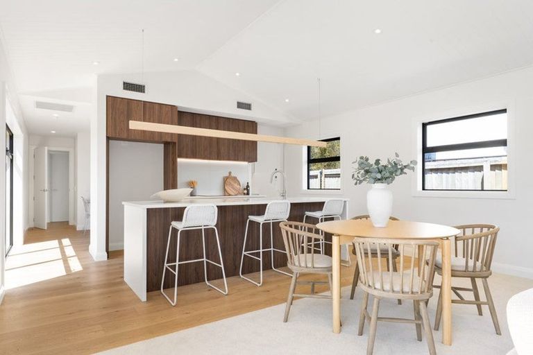 Photo of property in 157 Centaurus Road, Saint Martins, Christchurch, 8022