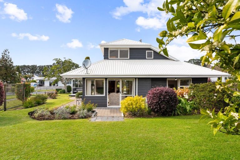 Photo of property in 104 Moana Anu Anu Avenue, Whangamata, 3620