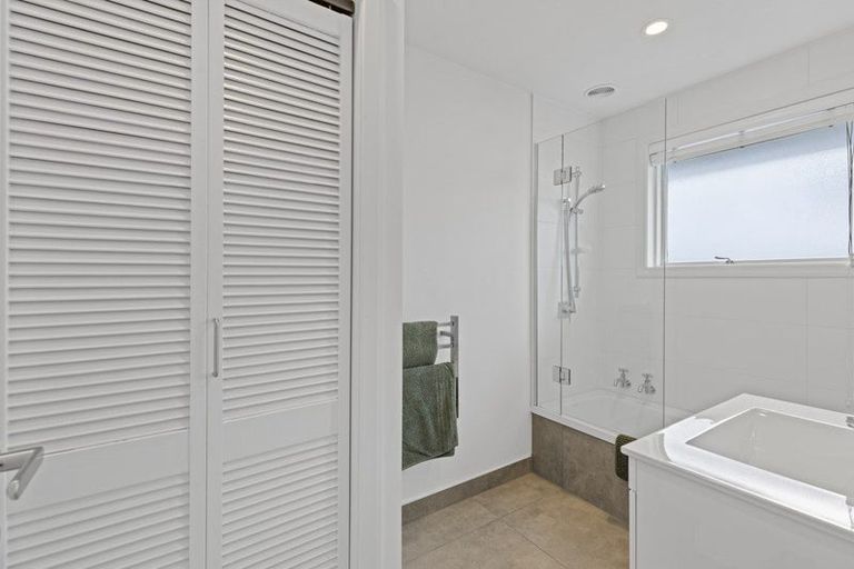 Photo of property in 1/82 Holly Road, St Albans, Christchurch, 8014