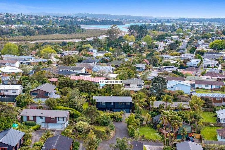 Photo of property in 141 Matipo Road, Te Atatu Peninsula, Auckland, 0610