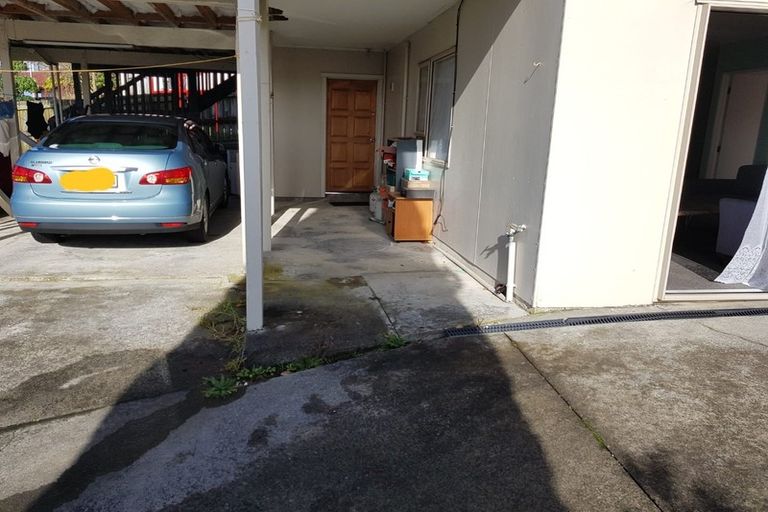 Photo of property in 36 Madigan Place, Glendene, Auckland, 0602