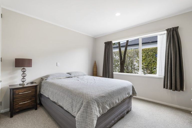 Photo of property in 2/42 Rua Road, Glen Eden, Auckland, 0602