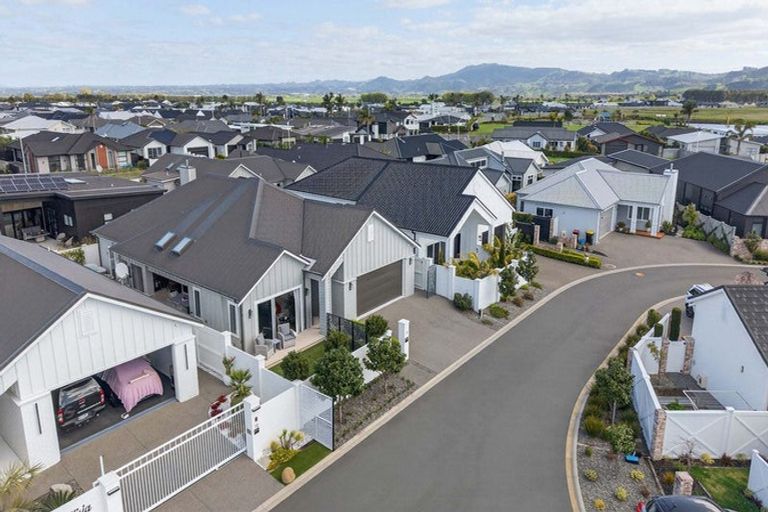 Photo of property in 10 Mollisia Lane, Papamoa Beach, Papamoa, 3118