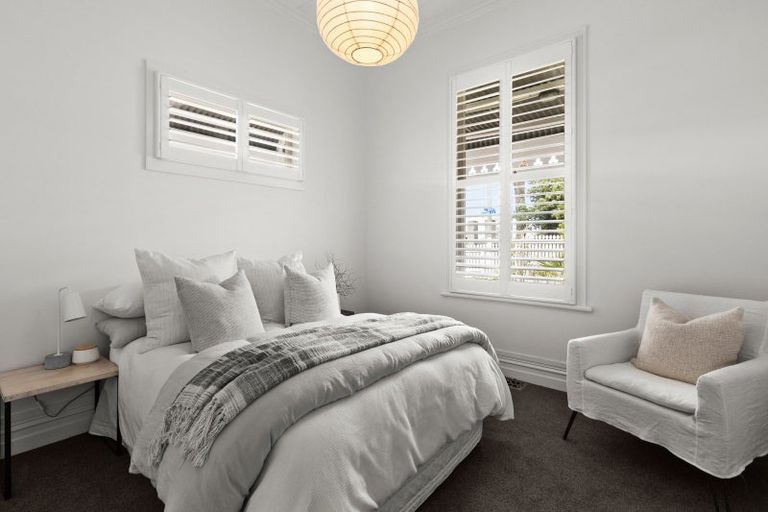 Photo of property in 27 Napier Terrace, Hospital Hill, Napier, 4110