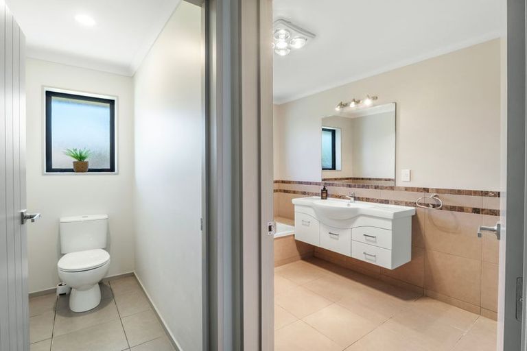 Photo of property in 47 Geneva Terrace, Kelvin Grove, Palmerston North, 4414