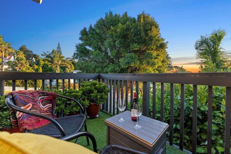 Photo of property in 5 Sispara Place, Beach Haven, Auckland, 0626