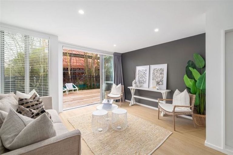 Photo of property in 2/204 Edgeware Road, Edgeware, Christchurch, 8013