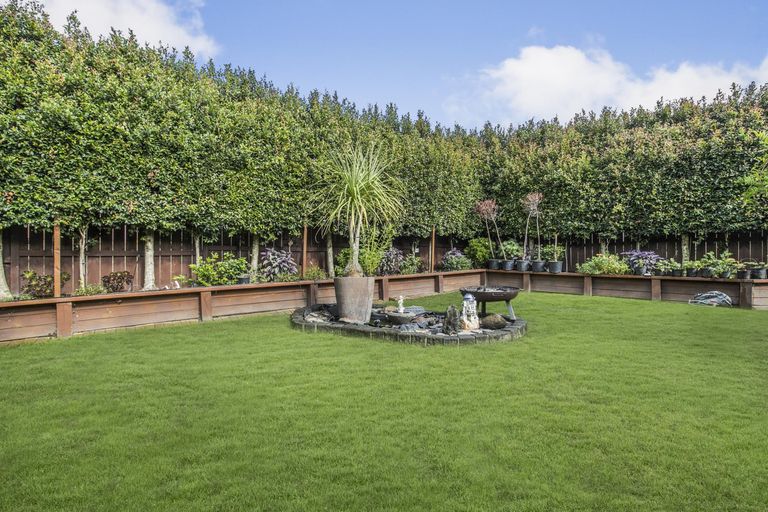 Photo of property in 72 Magic Way, Randwick Park, Auckland, 2105