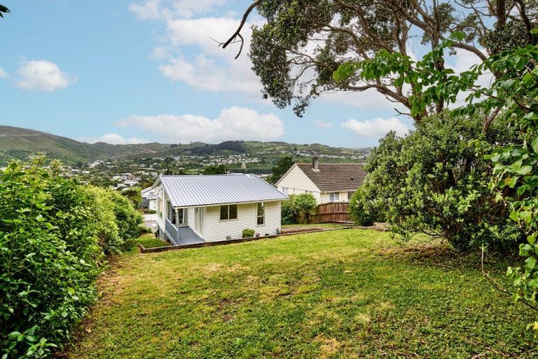 Photo of property in 61 Davidson Crescent, Tawa, Wellington, 5028